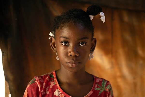 10-åriga Lettycia, en av alla flickor i Haiti som påverkas av hungerkrisen.