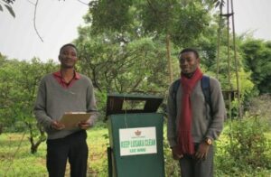 Två ungdomar från Vår stad-projektet i Zambia
