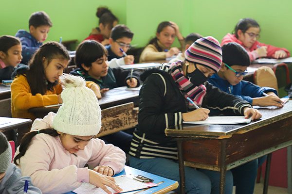 Barn som kan gå i skolan efter Plan Internationals insatser vid jordbävningen i Syrien och Turkiet 2023.