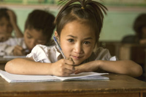 Vietnamesisk flicka i skolan