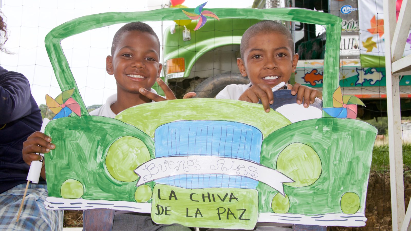 Två pojkar i projektet Communities for Peace i Colombia